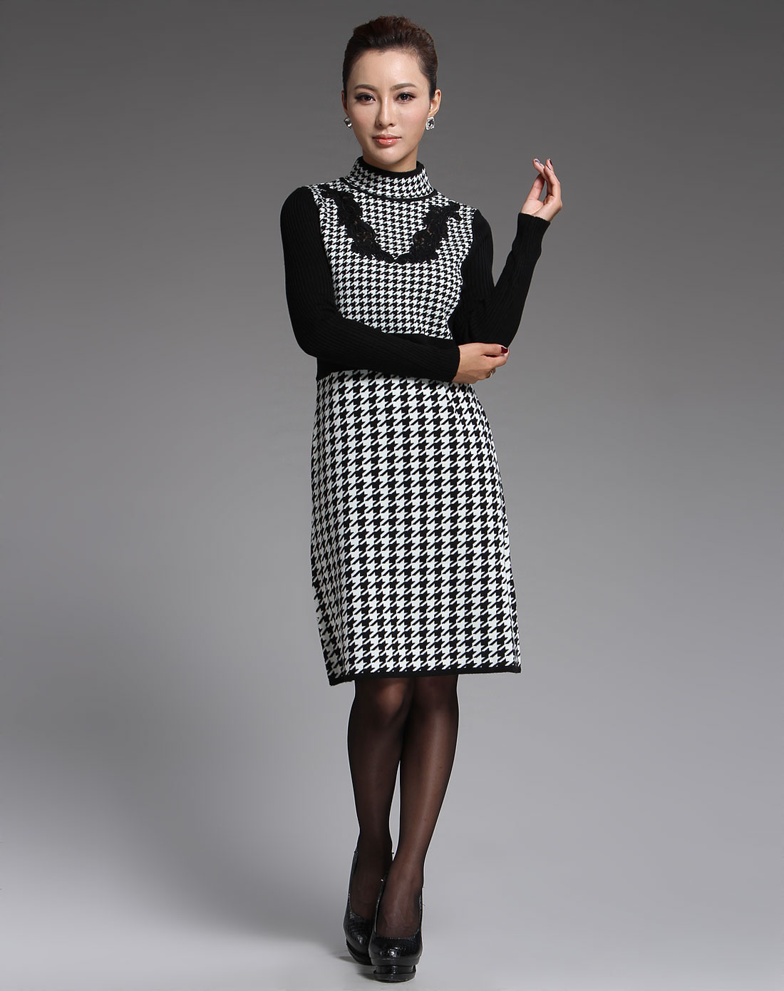 马天奴myteno女装专场-黑/白色绣花时尚长袖针织连衣裙