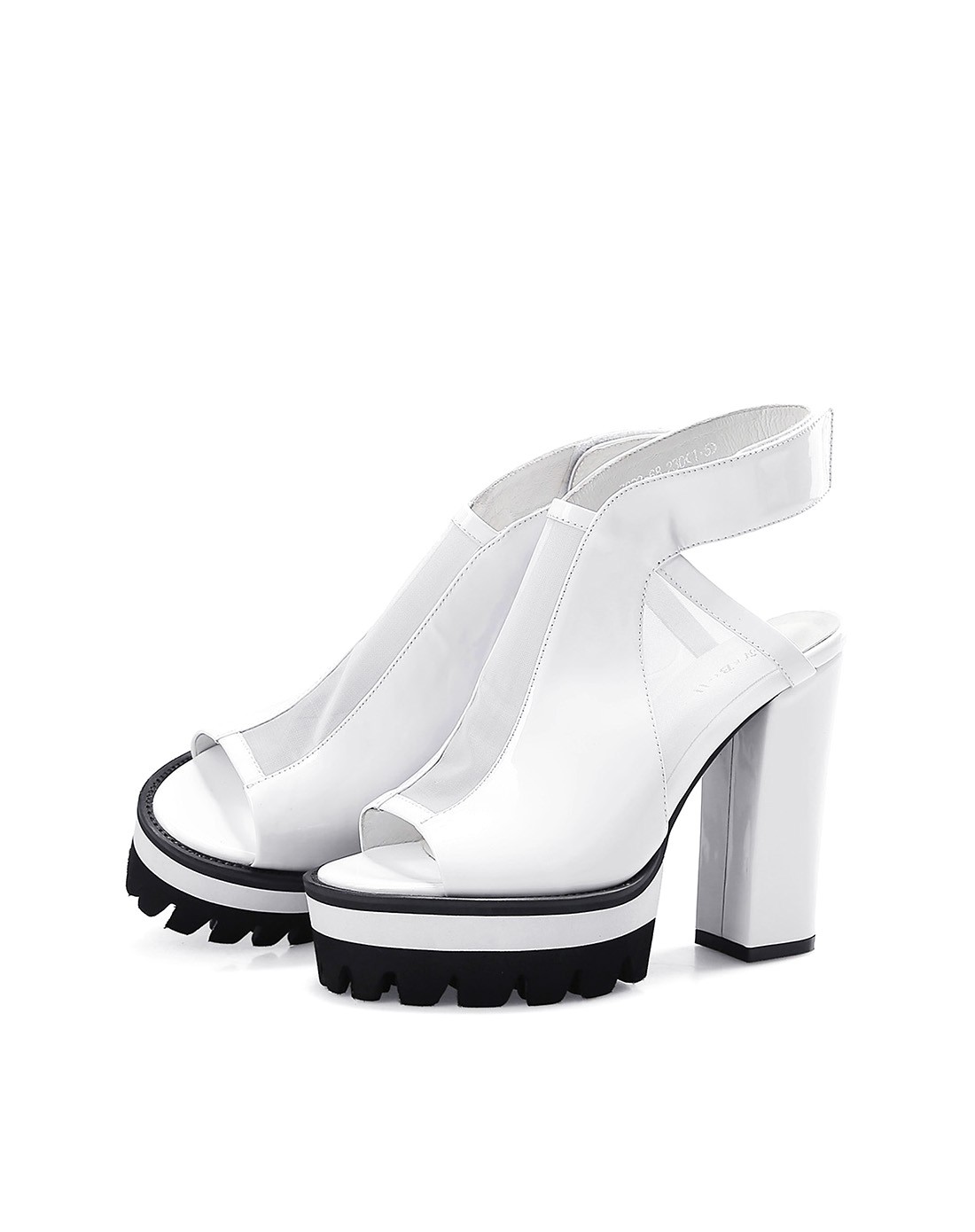 白色漆皮配网高跟水台鞋