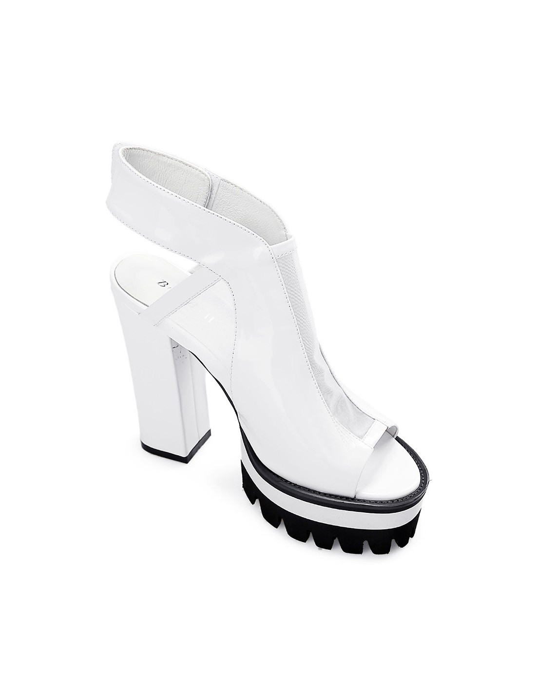 白色漆皮配网高跟水台鞋