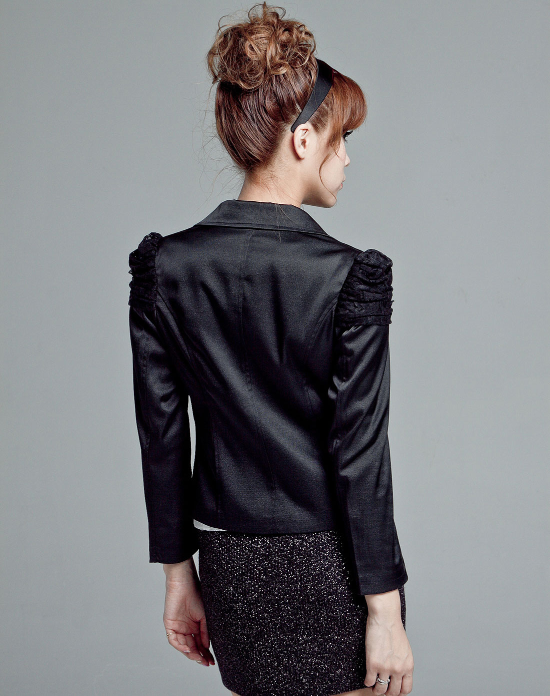 黑色蕾丝泡泡袖小西装