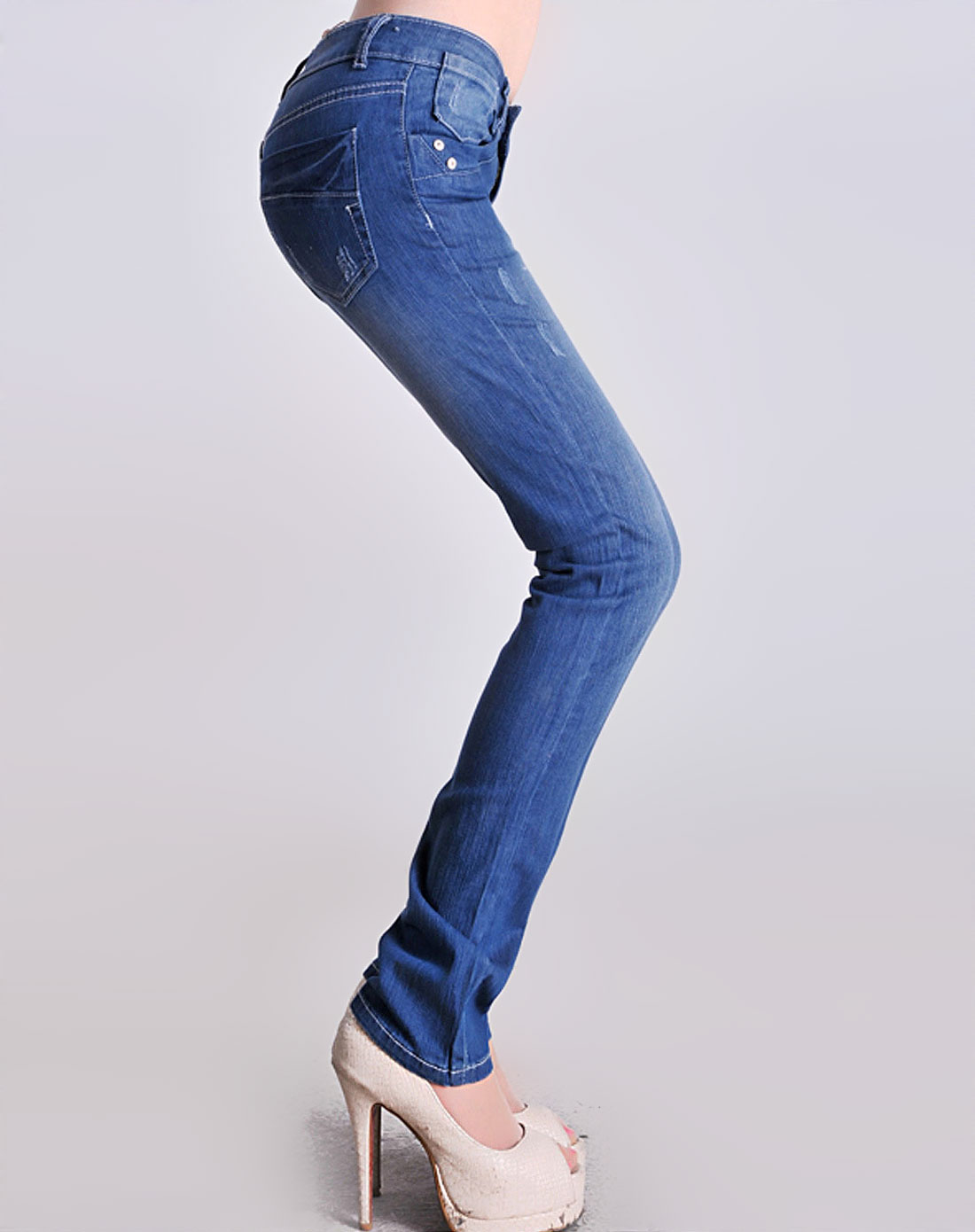 女款中蓝摩登薄型修身低腰直筒牛仔裤