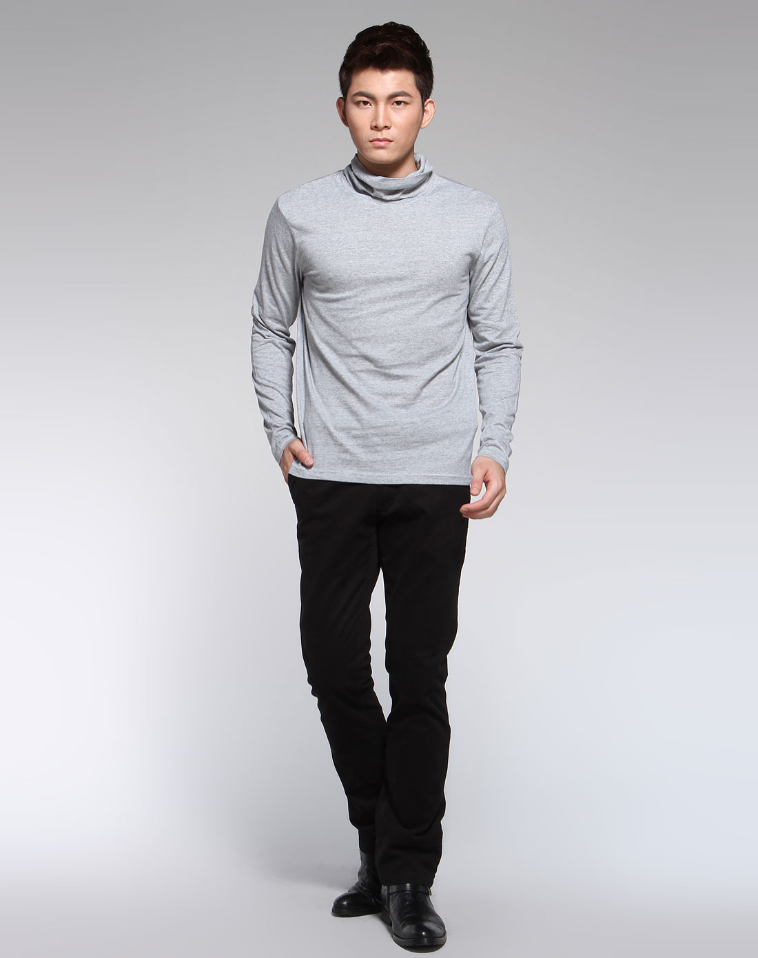 浅灰白色条纹高领长袖t恤