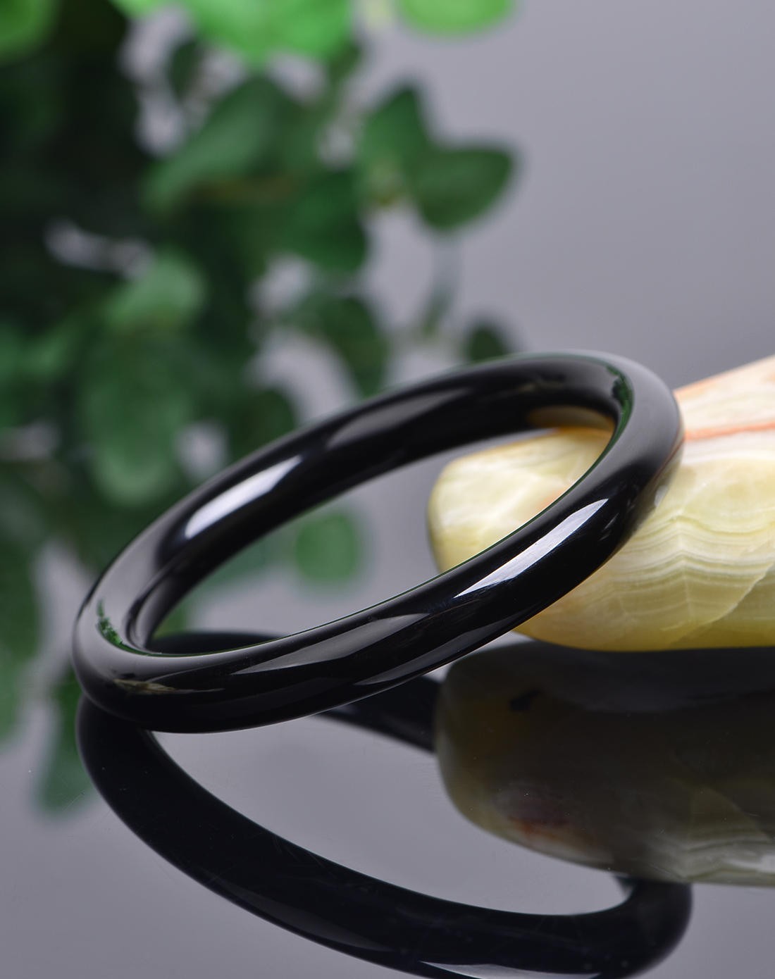 经典黑玛瑙圆条手镯附证书