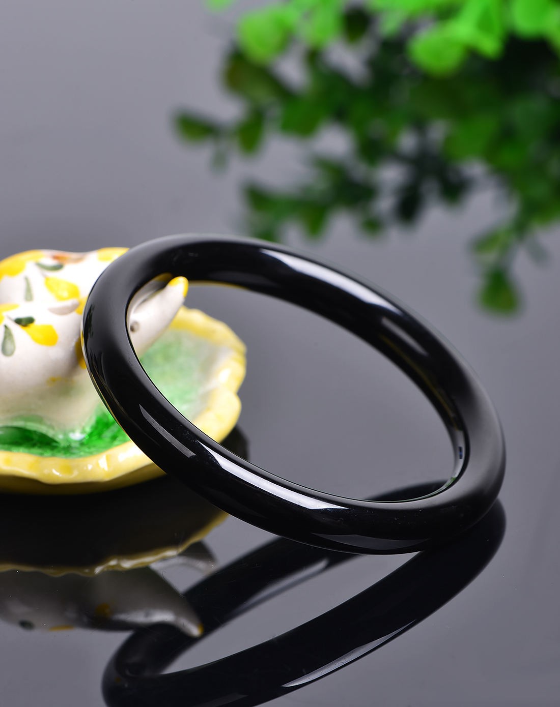 经典黑玛瑙圆条手镯附证书