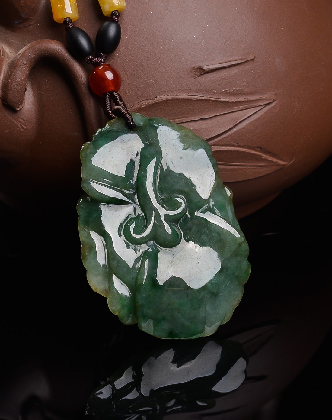 特色精雕暗绿立体富贵花开 天然翡翠a货挂件(国家权威鉴定)
