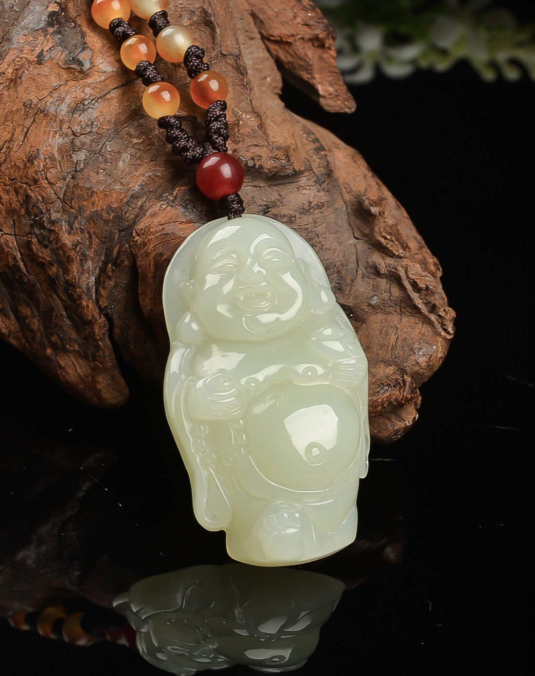 温润饱满和田白玉站佛 天然和田玉挂件(国家权威鉴定)