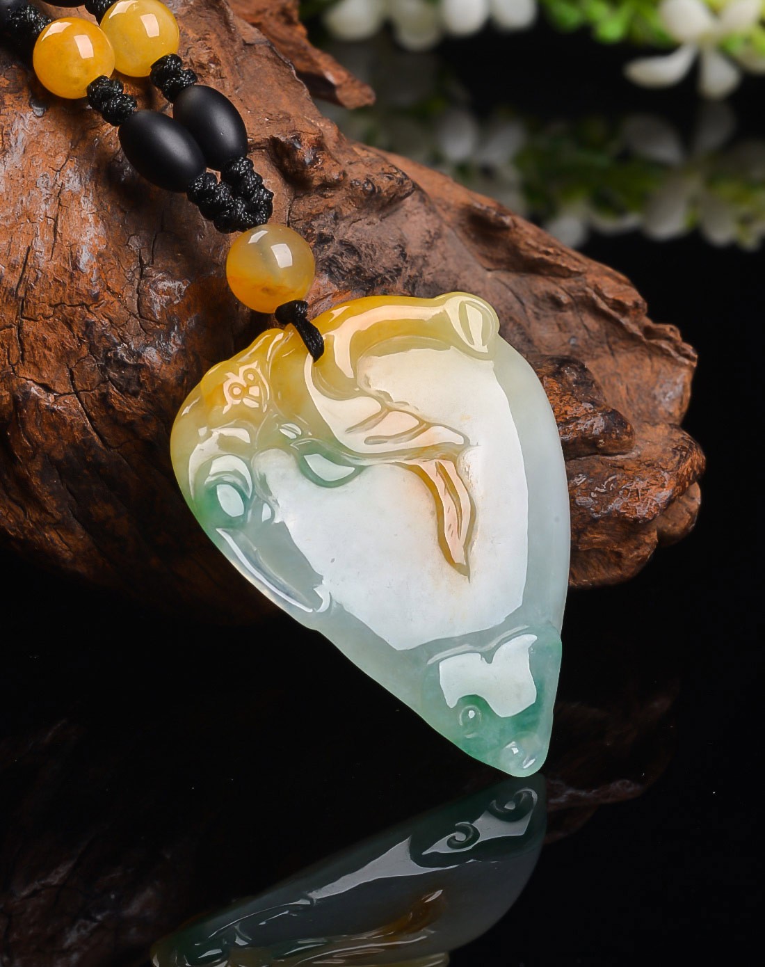 福禄寿三彩俏色巧雕灵猴献寿 天然翡翠a货挂件(国家权威鉴定)