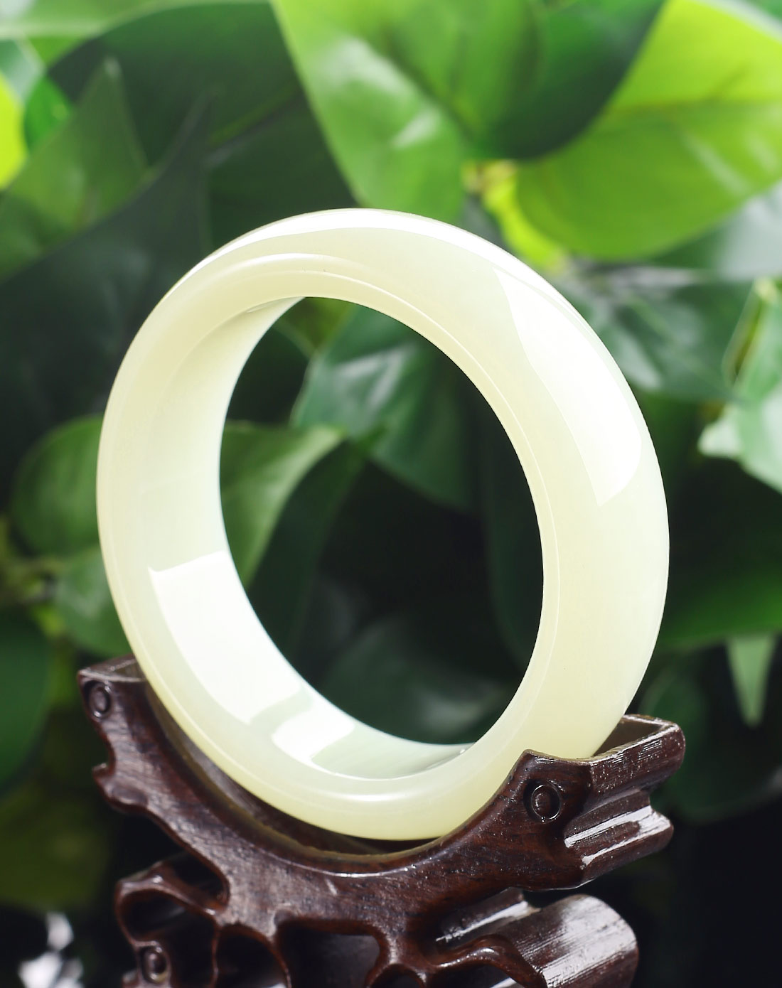 和田青白玉冰清玉洁手镯(国家权威认证)