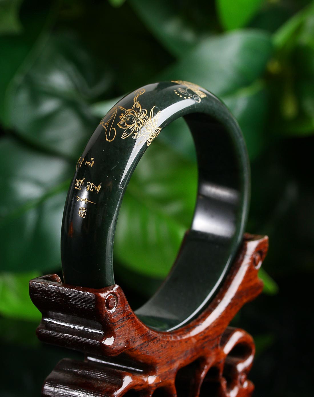 和田墨碧玉精雕花手镯(国家权威认证)