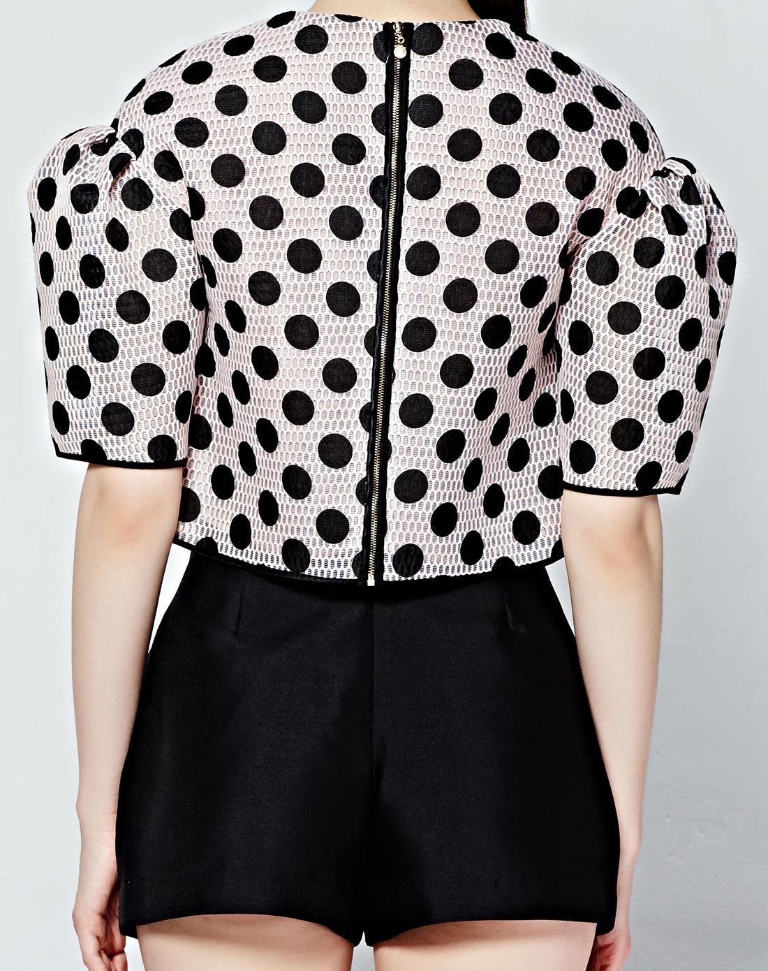 浅粉色撞色波点网眼复合圆领灯笼袖上衣