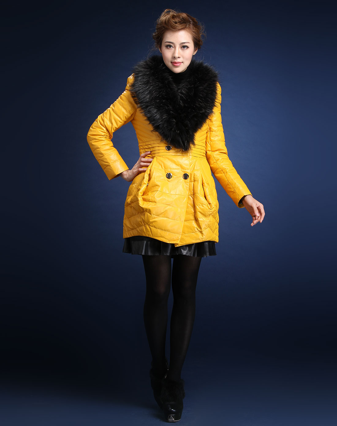 黄色高贵典雅长袖皮衣
