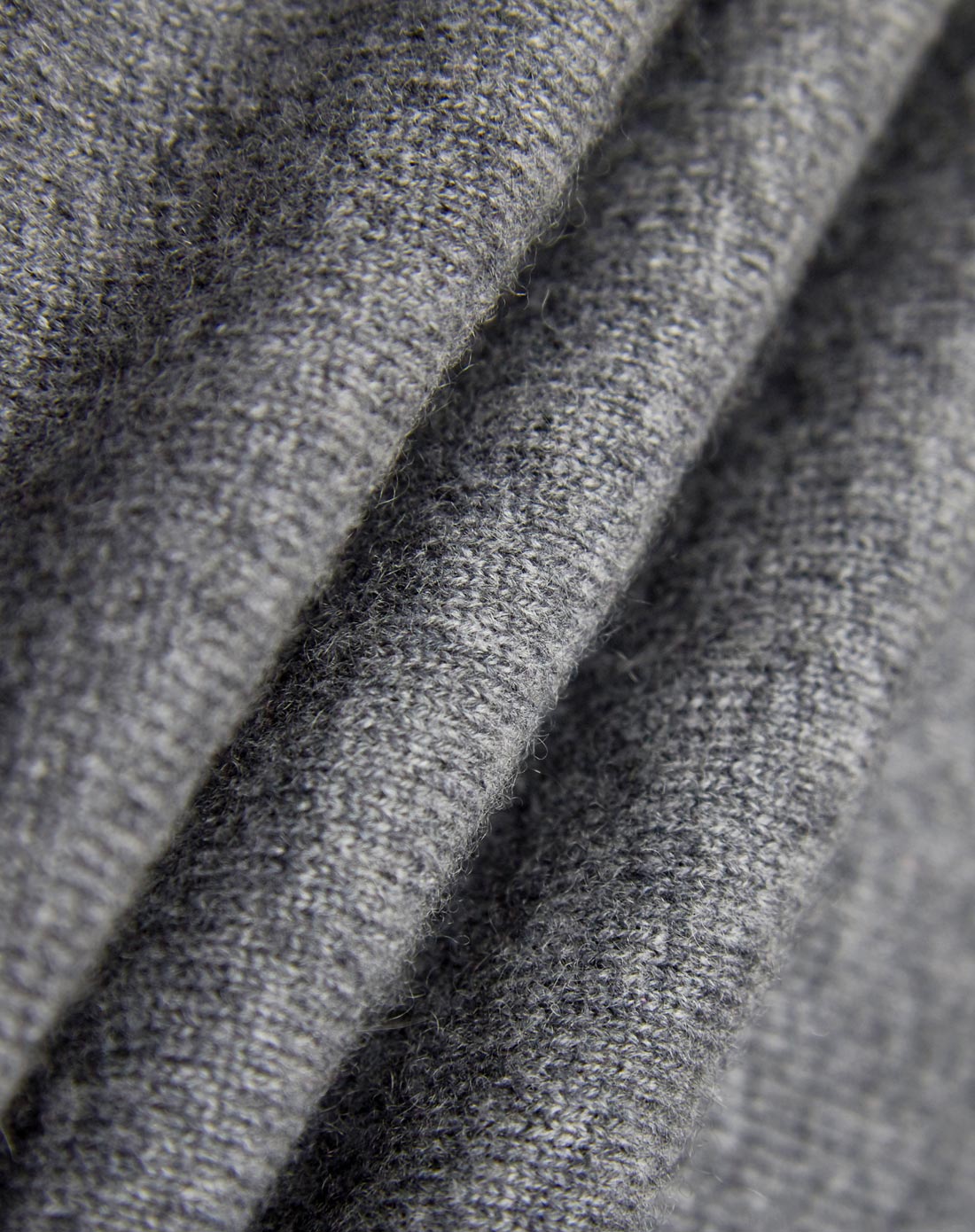 女士青烟灰半高领100%纯羊绒衫