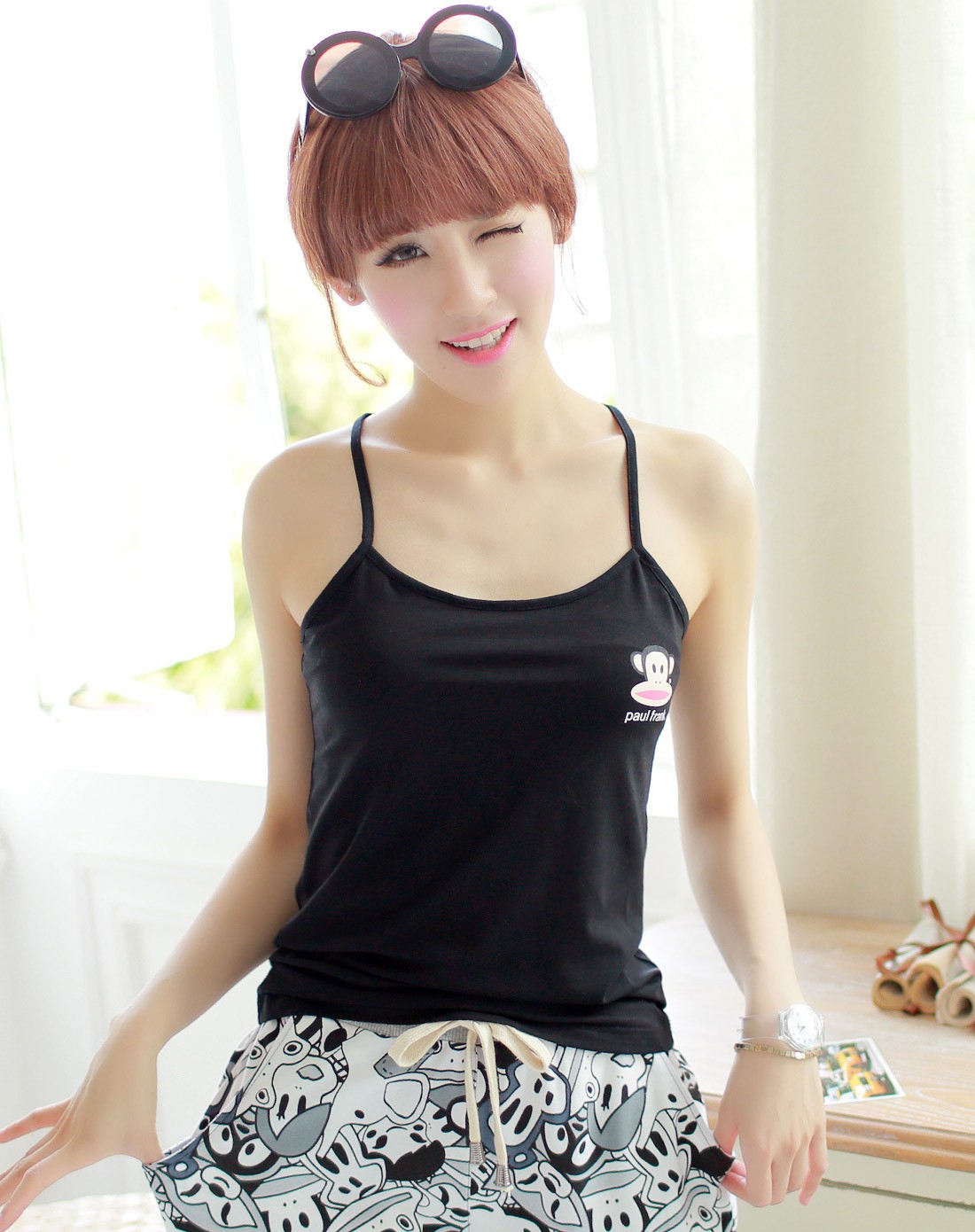 舒适透气 女款黑色吊带背心 个性百搭