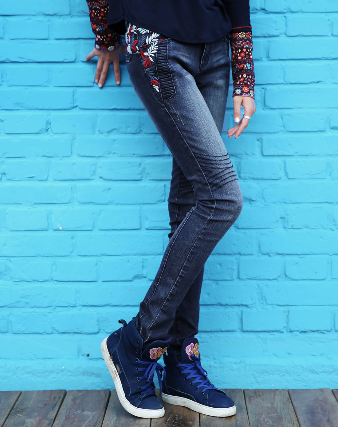 裂帛 蓝色低腰绣花牛仔长裤