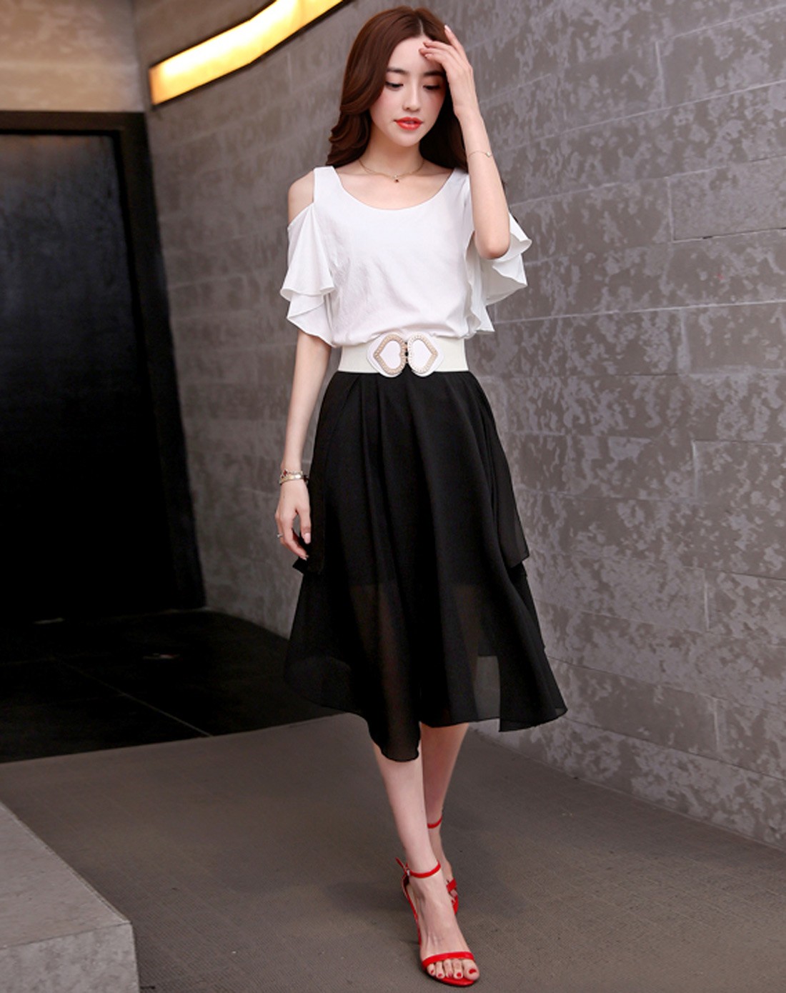 白色露肩雪纺两件套(腰带为拍照搭配使用,非赠品)