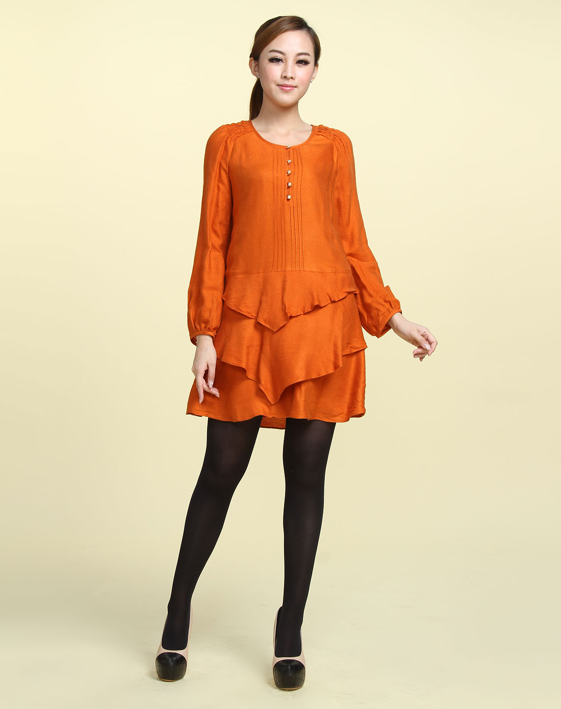 橙色长袖连衣裙