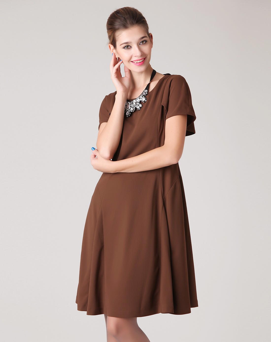 女款咖啡色短袖针织连衣裙