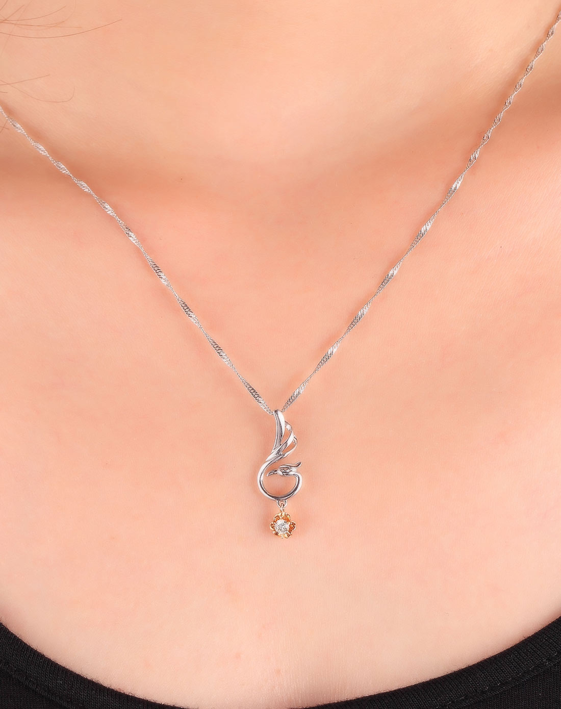 18k白金12分钻石吊坠