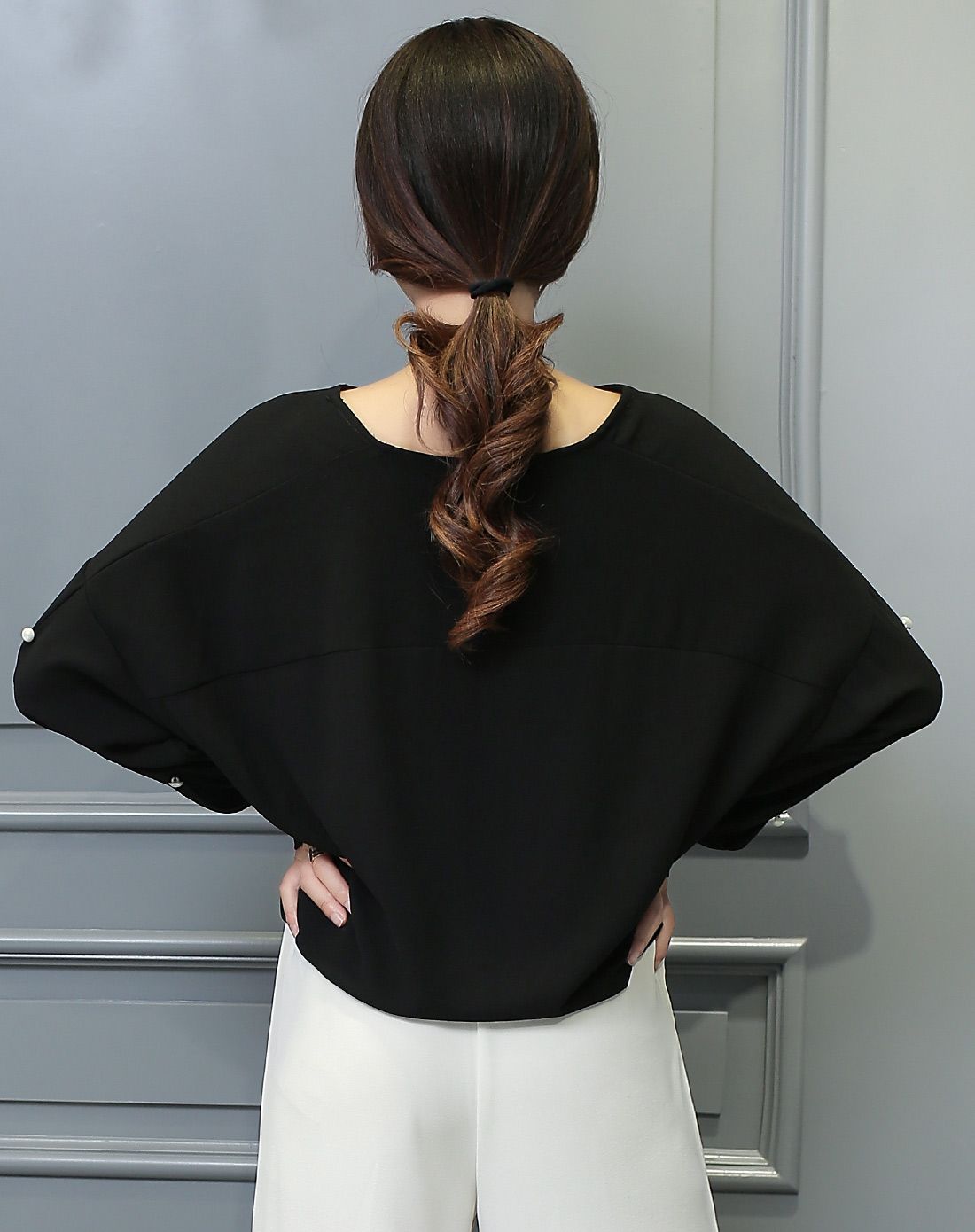 黑色圆领蝙蝠袖简约宽松上衣
