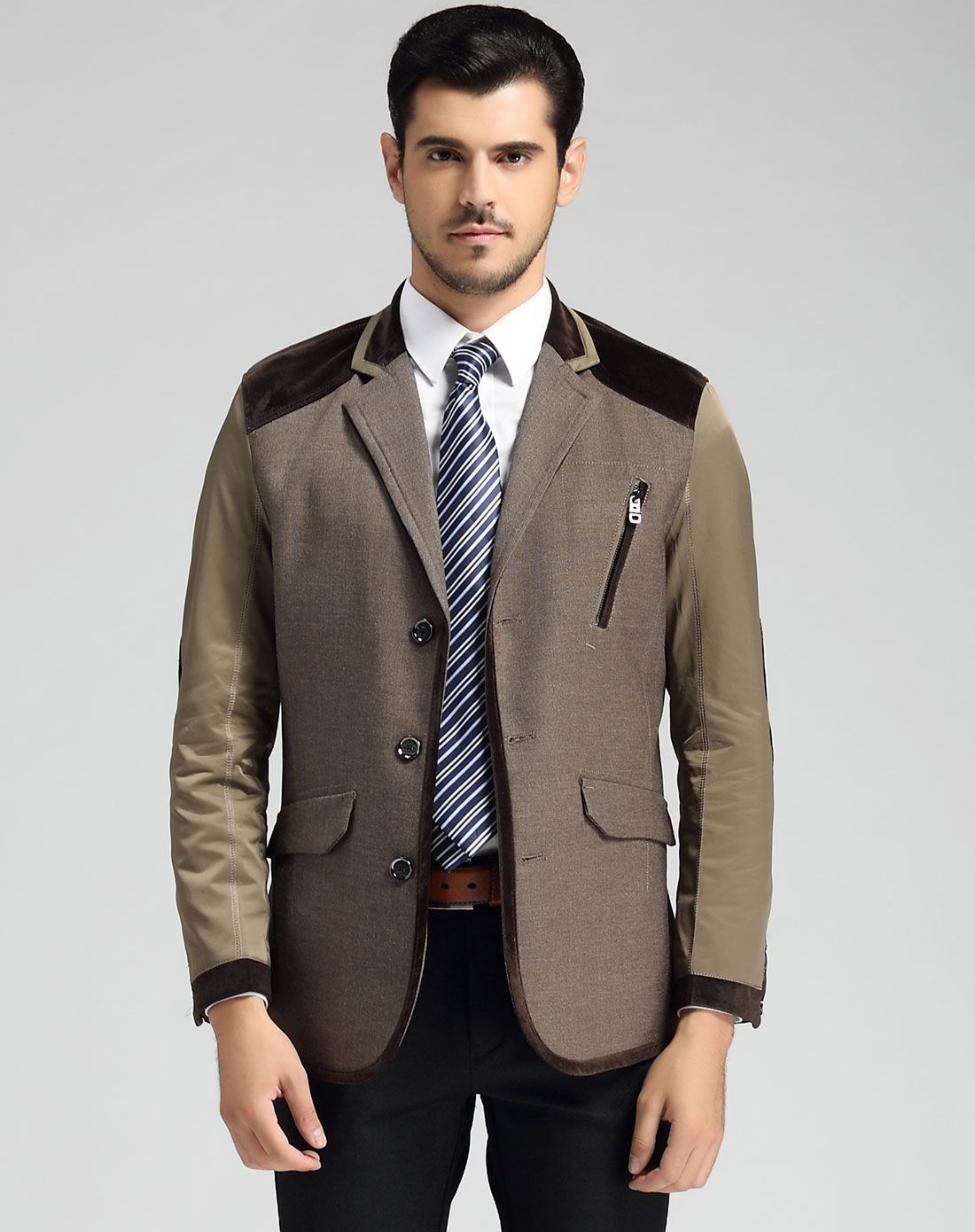 男装浅咖色西服