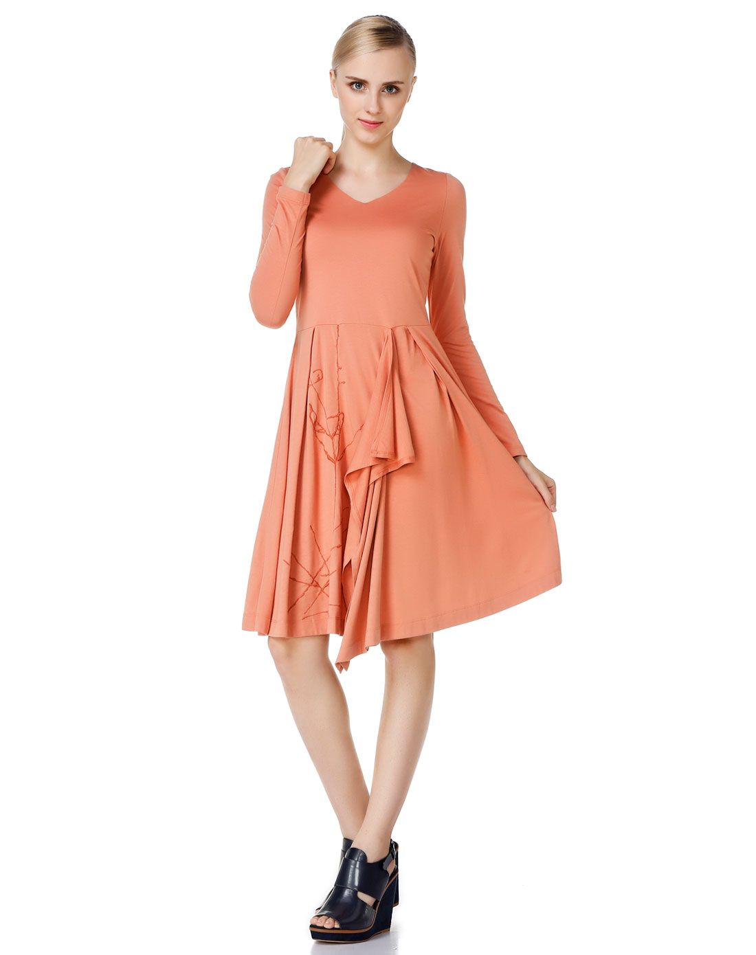 蜡粉色名媛绣线长袖连衣裙