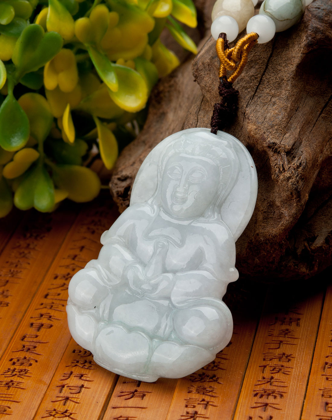 豆青翡翠观音挂件