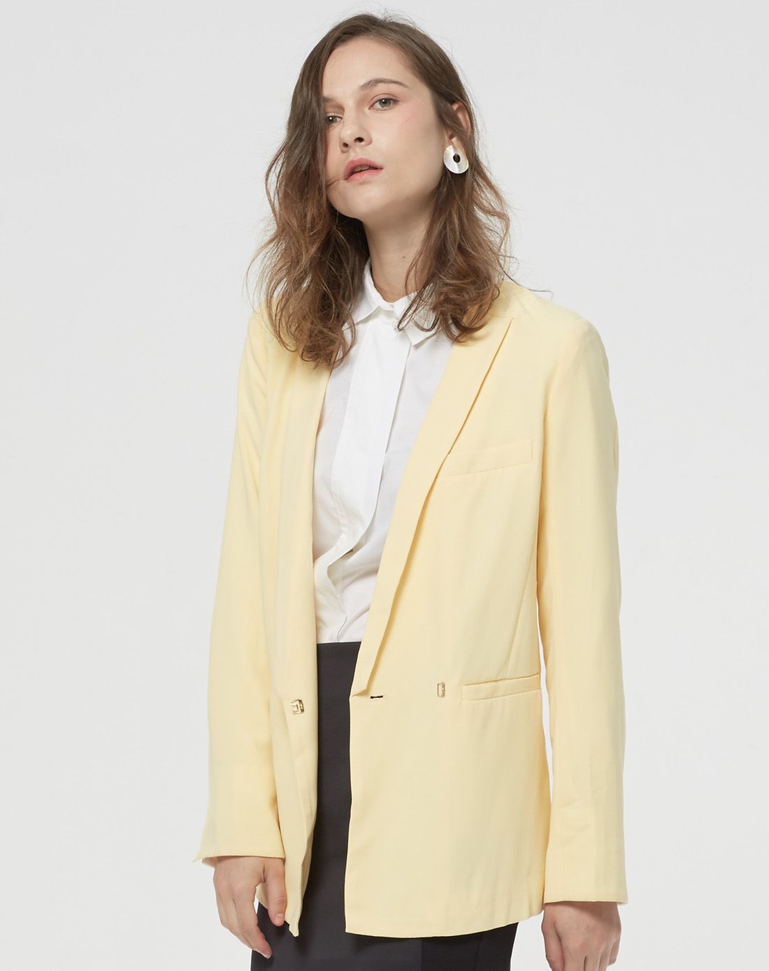 女款浅黄色都市亮丽长袖休闲西服