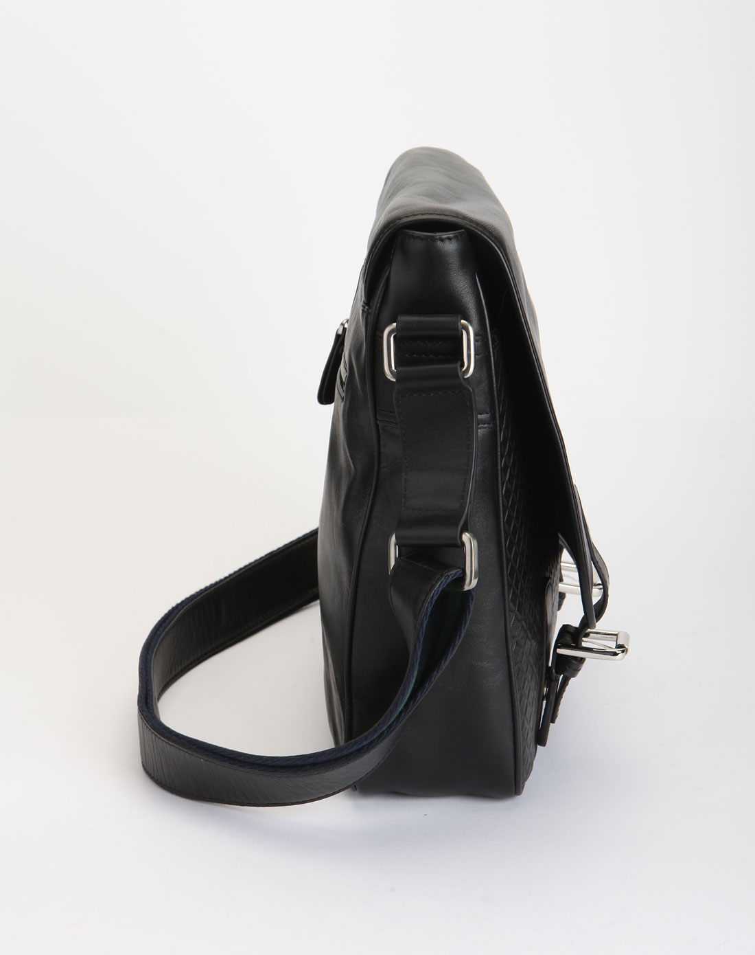 男款黑色休闲压纹斜挎包