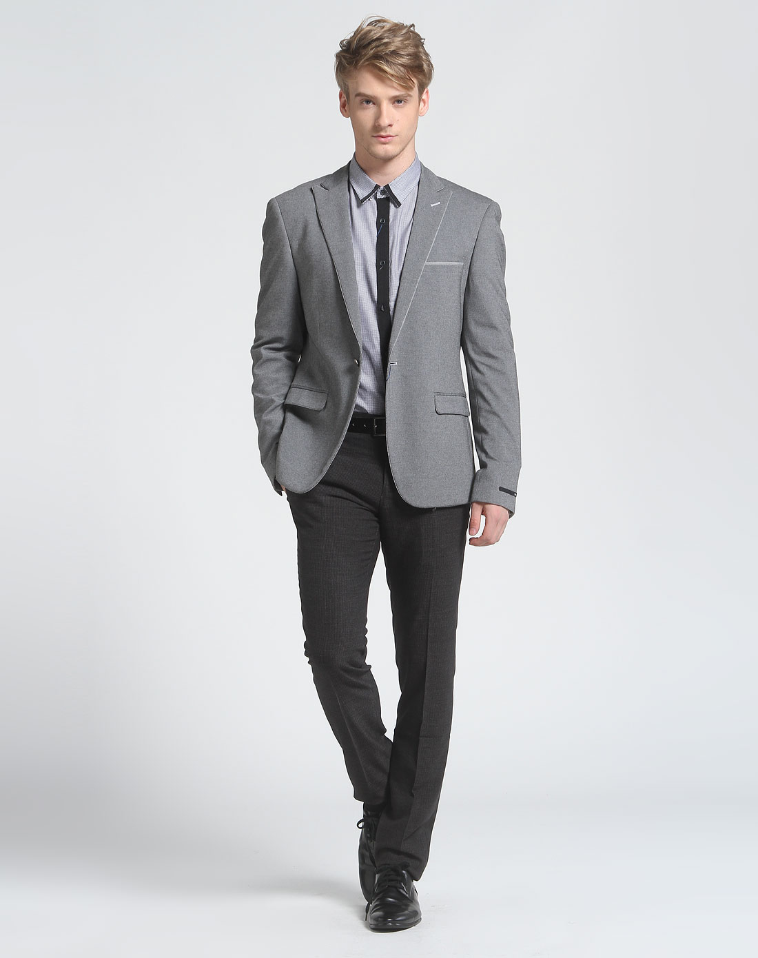 花灰色单纽扣休闲长袖西服