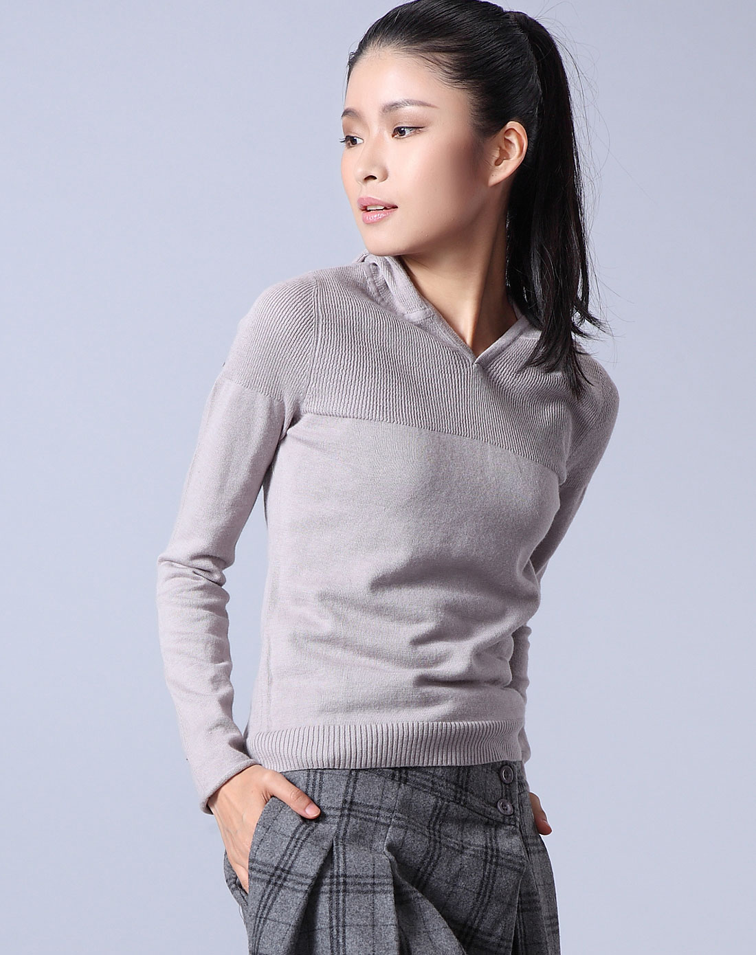 女款烟灰紫毛衫