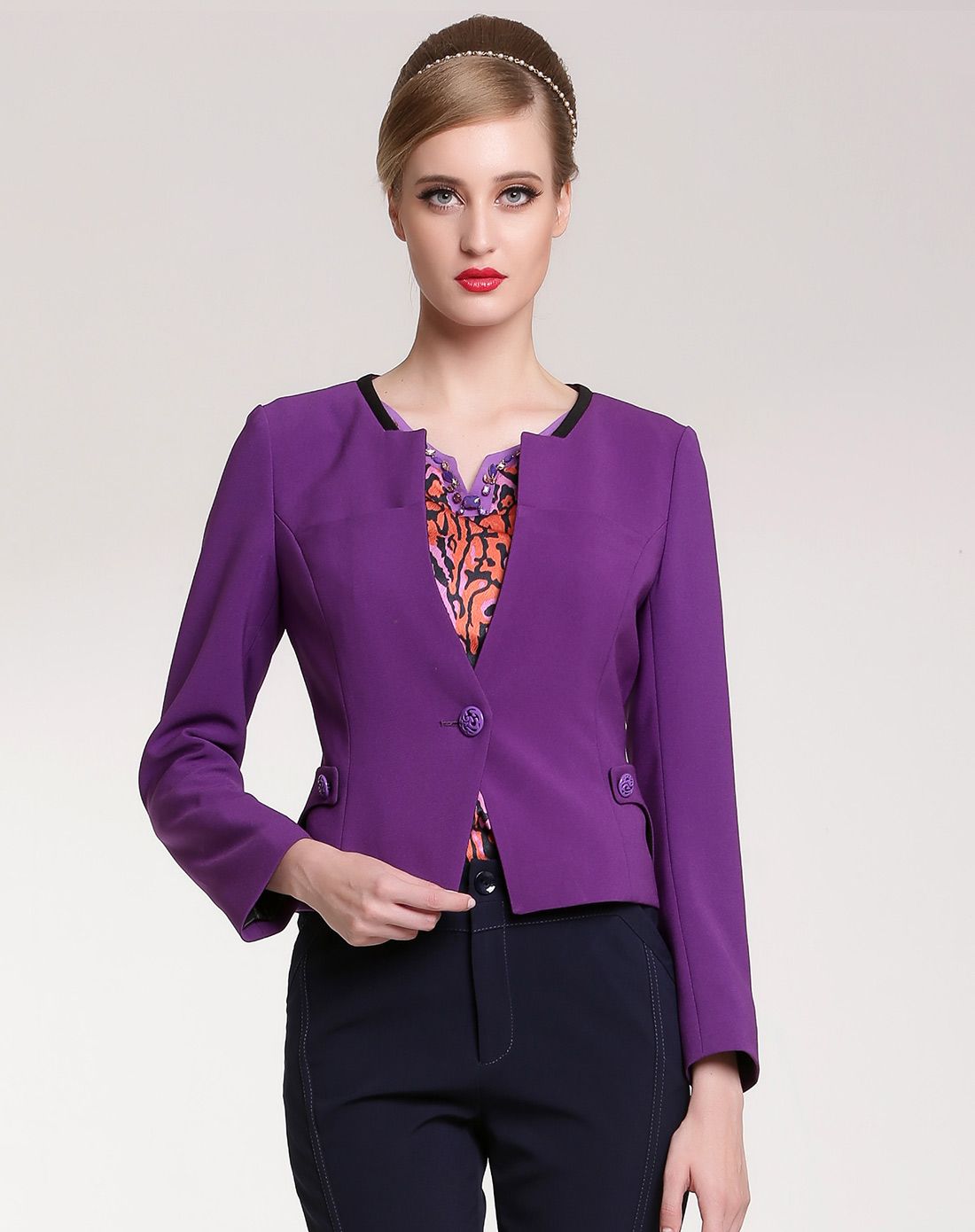 女款紫色短款修身西服