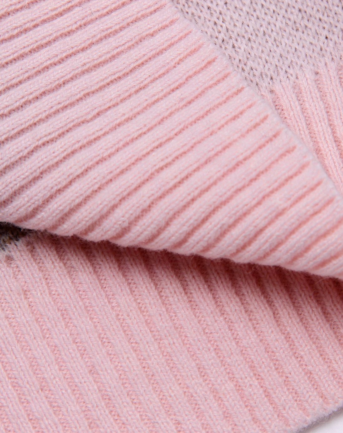 粉色简约圆领炫彩格纹针织衫