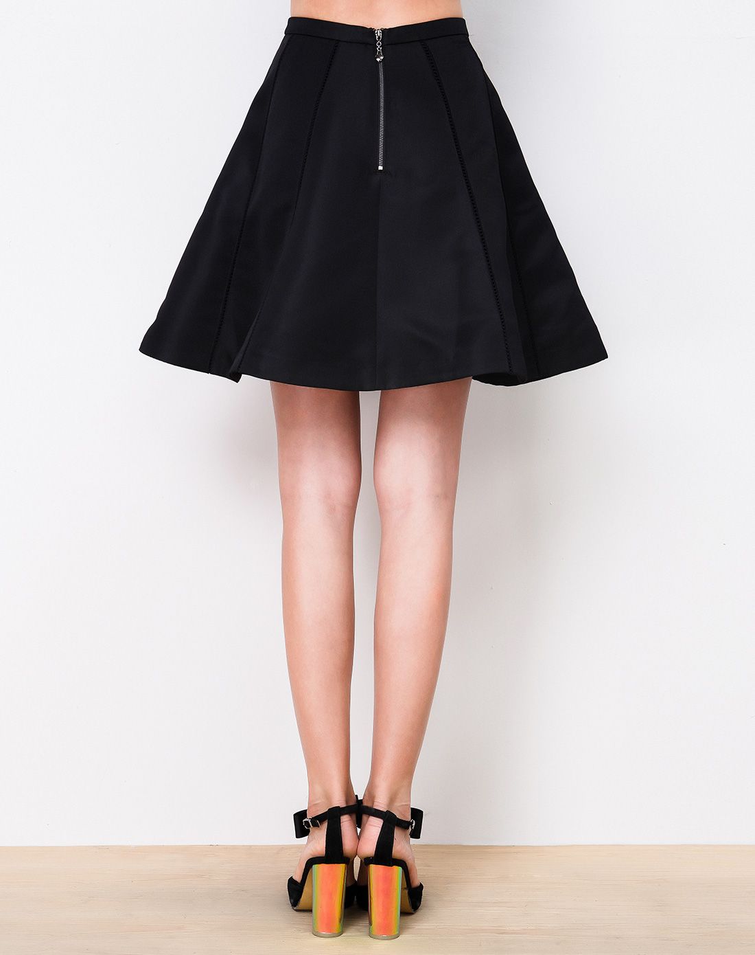 黑色镂空拼接a字版型纯色半身裙