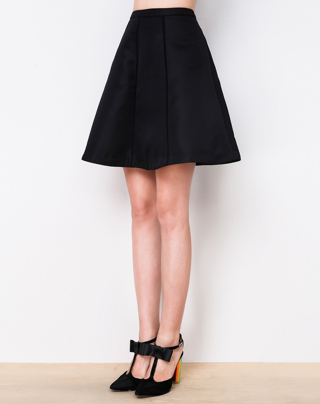 黑色镂空拼接a字版型纯色半身裙