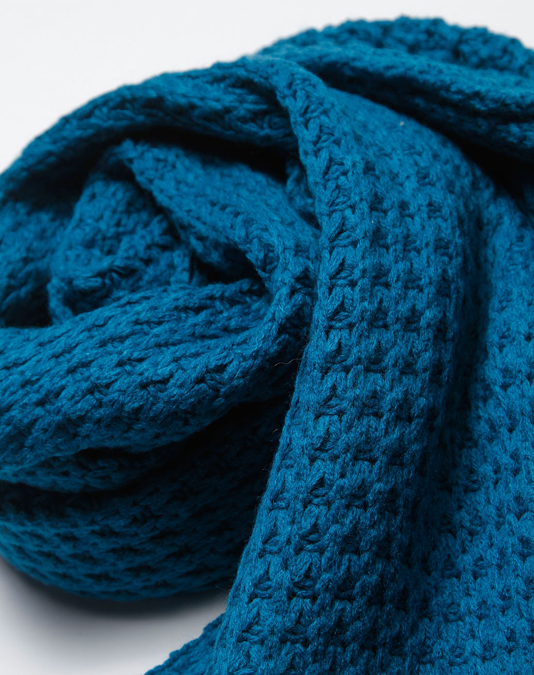 孔雀蓝色毛织围巾