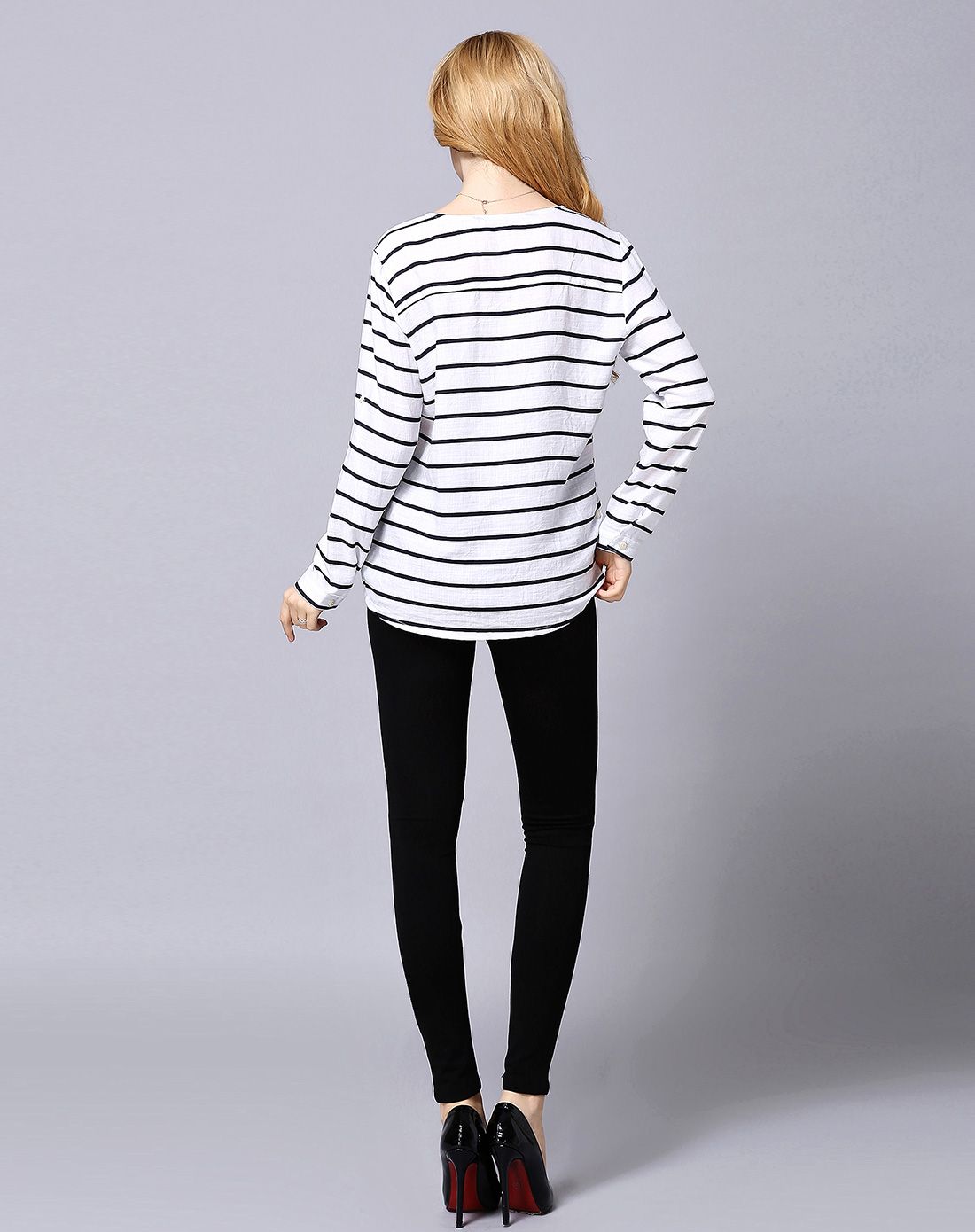 女款青白色圆领黑白横条上衣