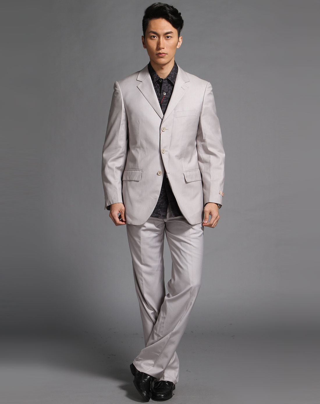 米灰色商务长袖西服套装