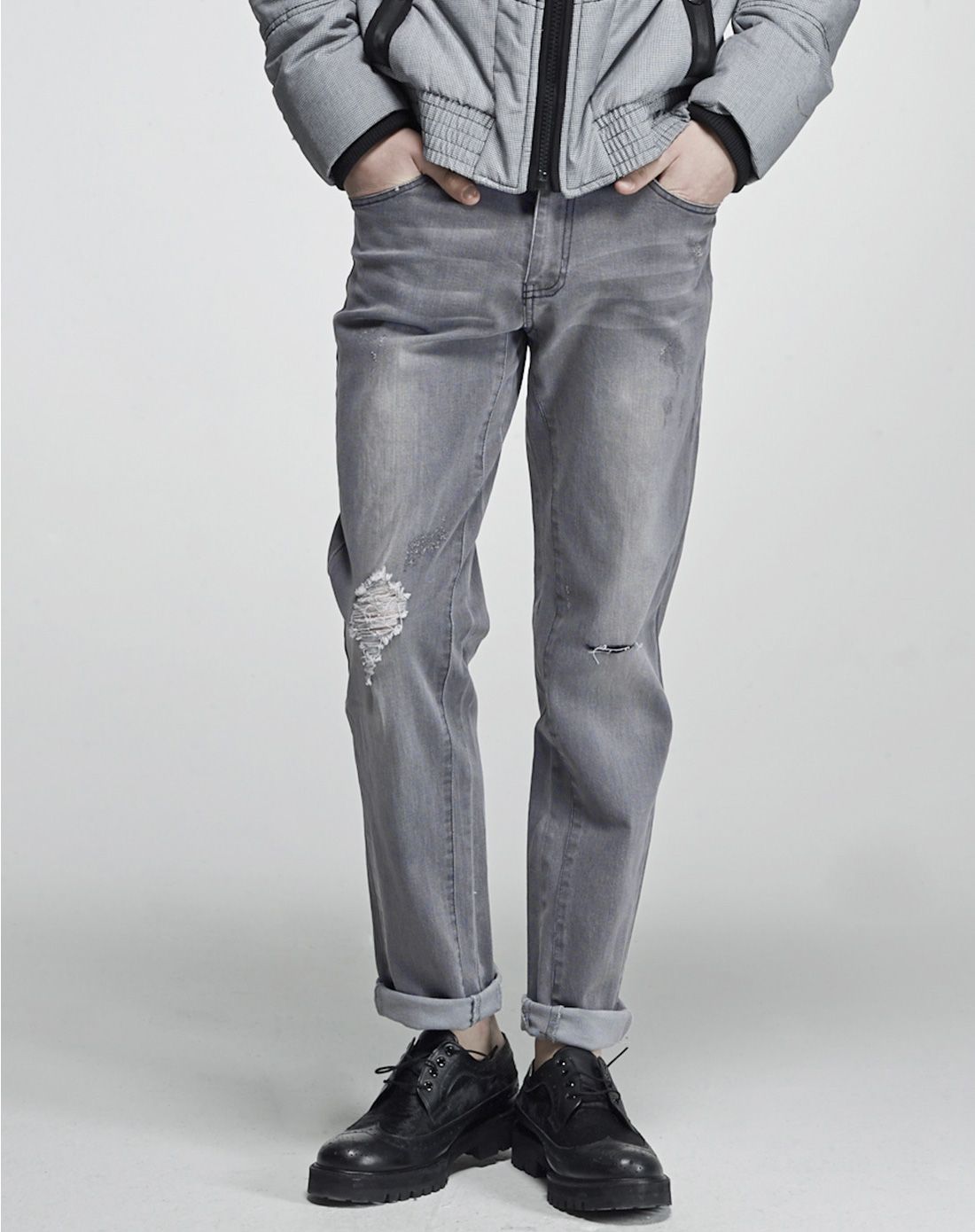 灰色 磨白破洞牛仔裤