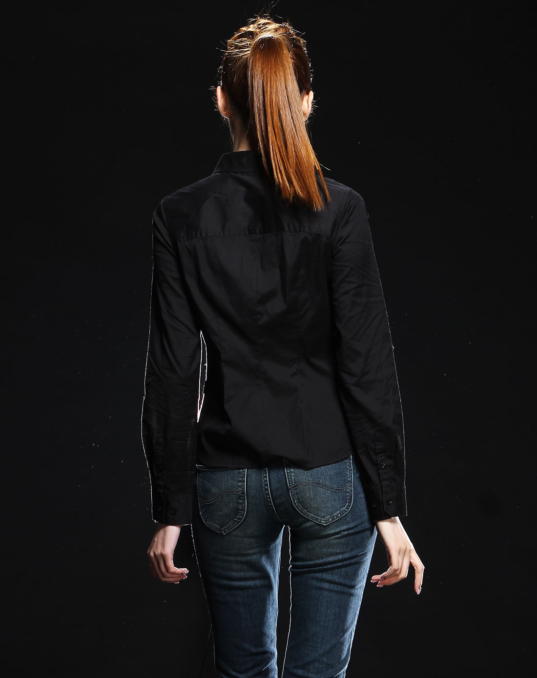 女款黑色时尚翻领长袖衬衫