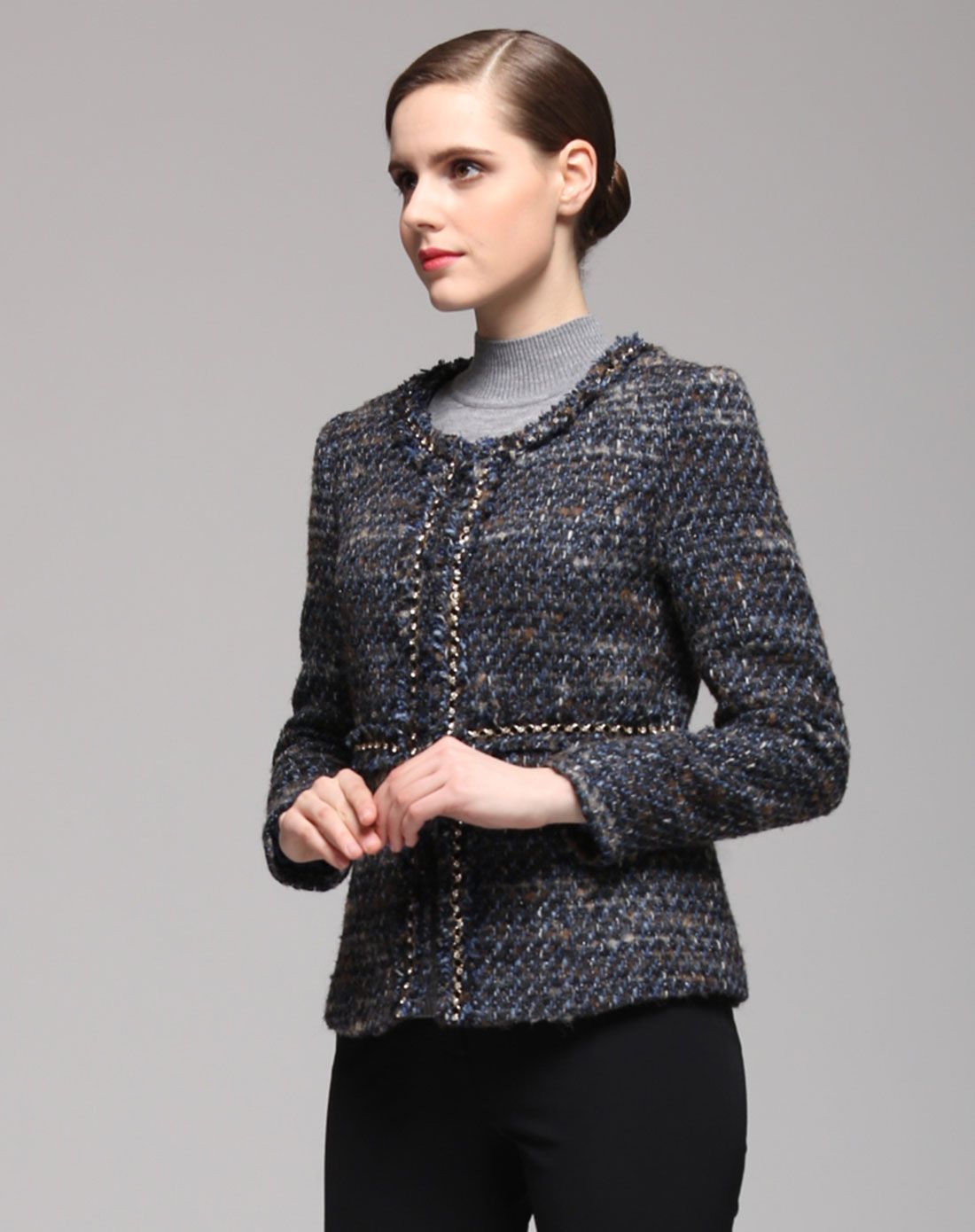 藏蓝色粗花呢经典款香奈儿外套