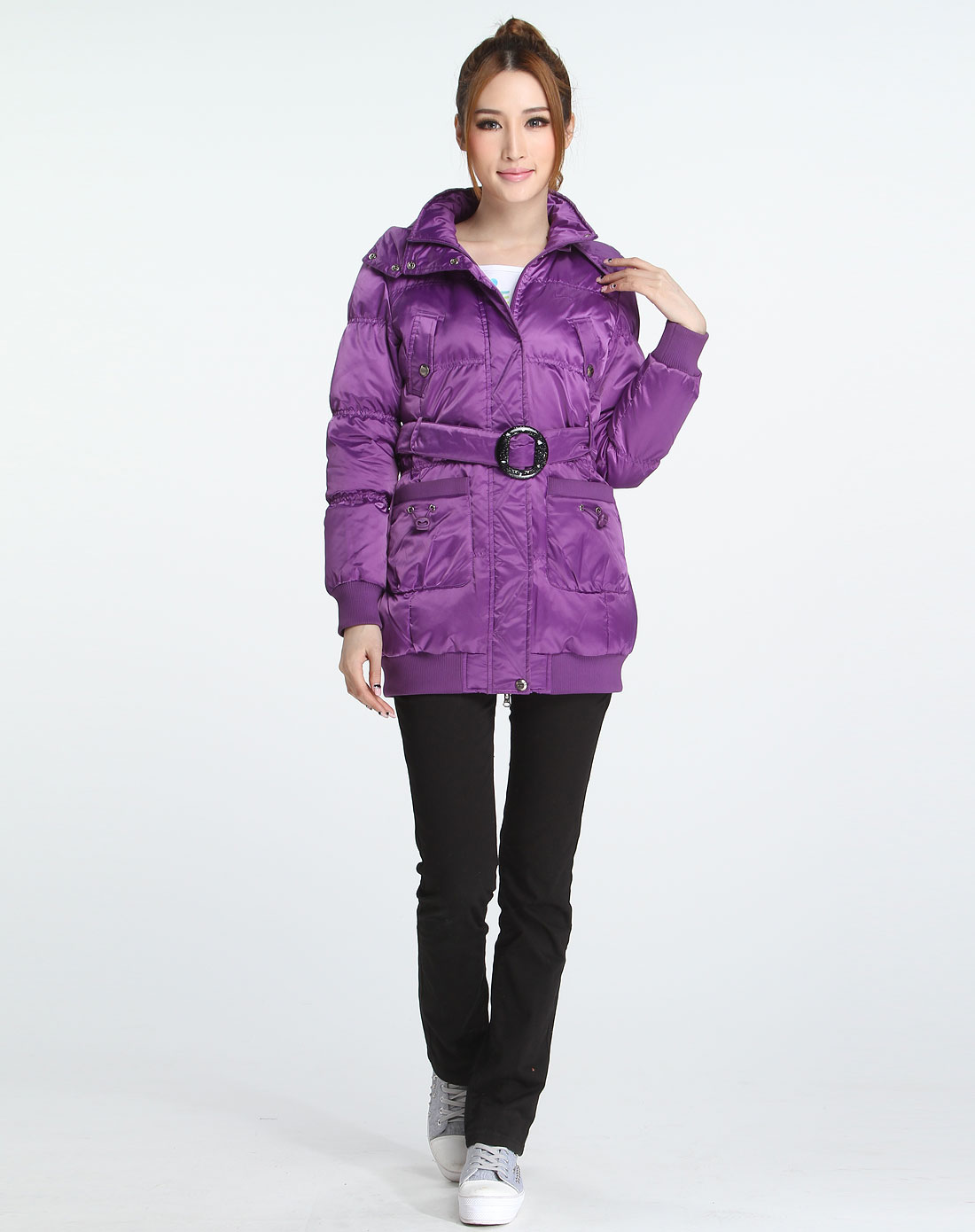 葡萄紫色带帽长袖羽绒服