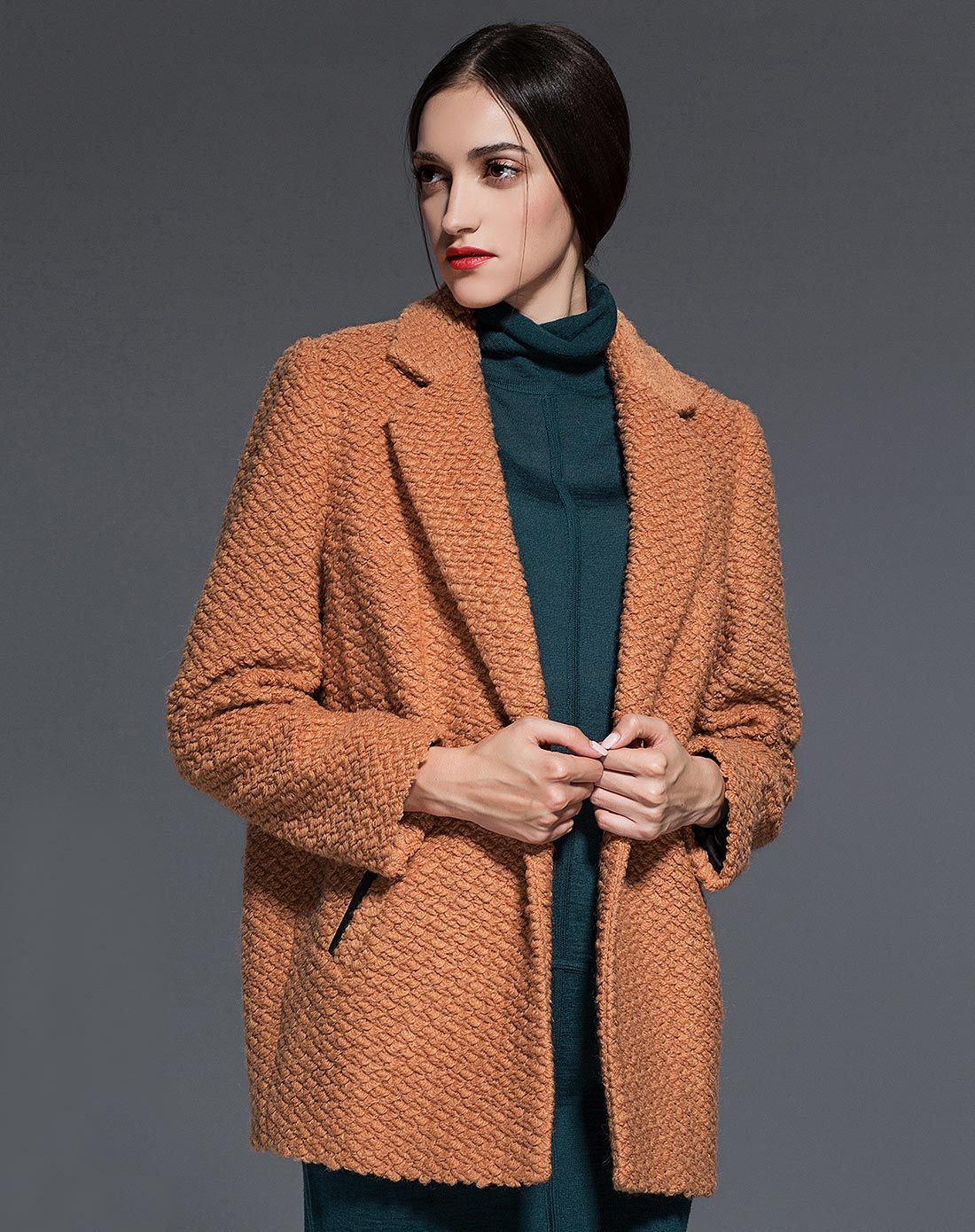 驼色半开衫西装领经典一粒扣大衣