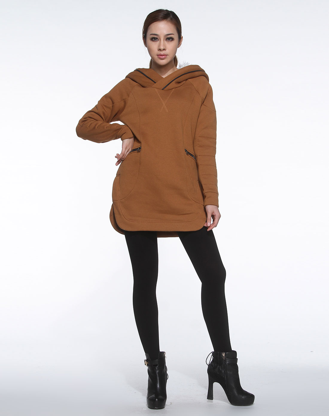 浅咖啡色连帽时尚简约长袖卫衣