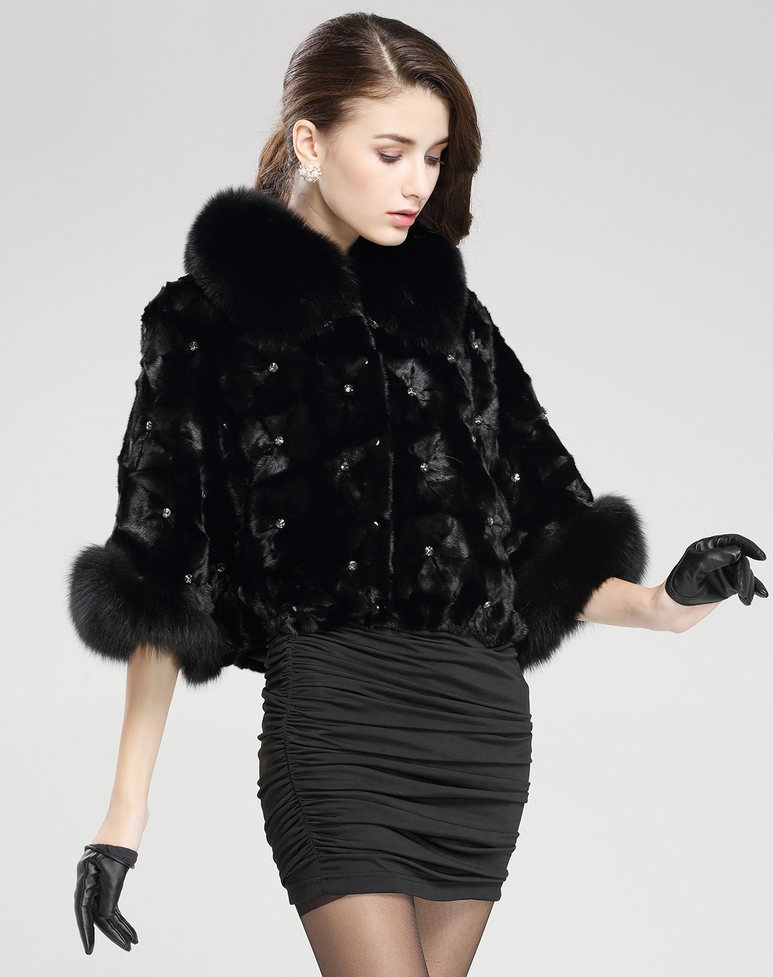 女款黑色蓝狐毛领时尚梅花拼饰斗篷款式水貂皮草外套