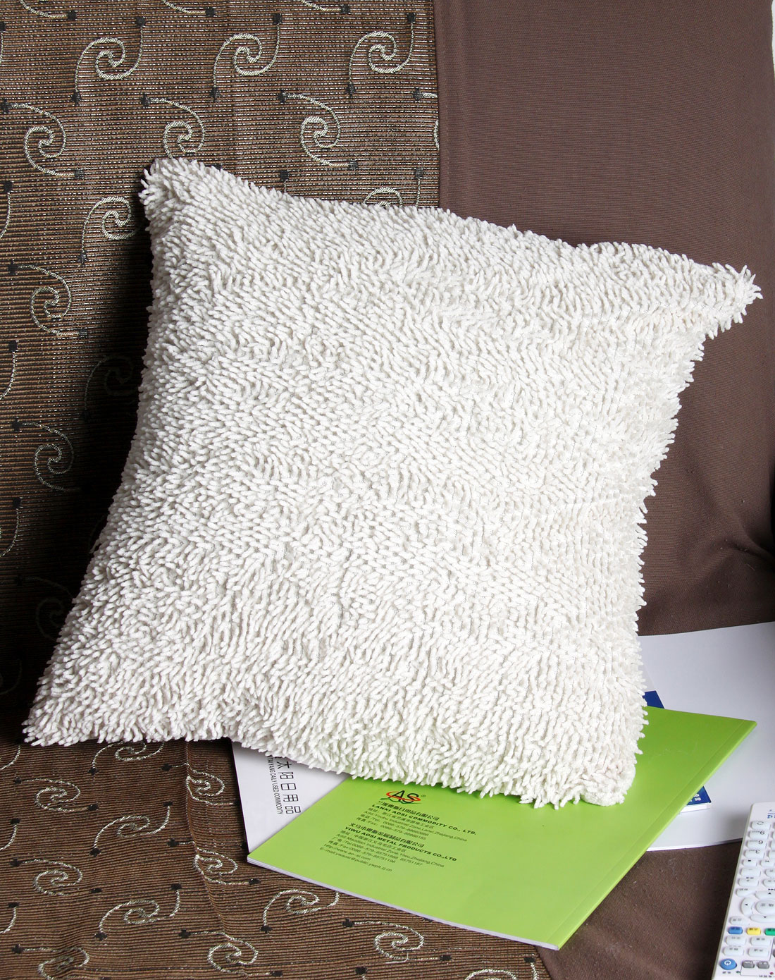 h&3 米白色超柔软雪尼尔抱枕