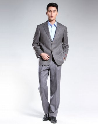 深麻灰色底淡红条纹长袖西装外套