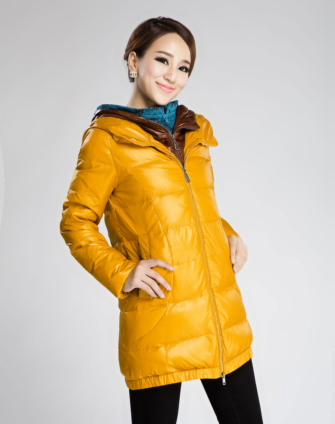 麦芽黄色中长款羽绒服