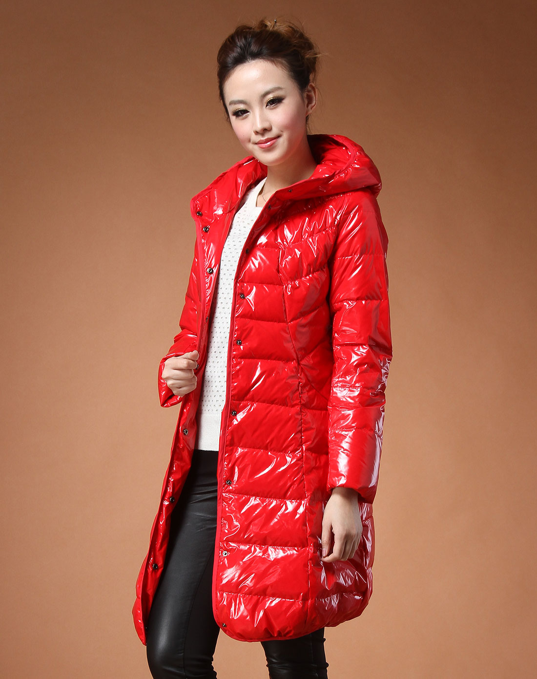 > 红色时尚连帽长袖羽绒服