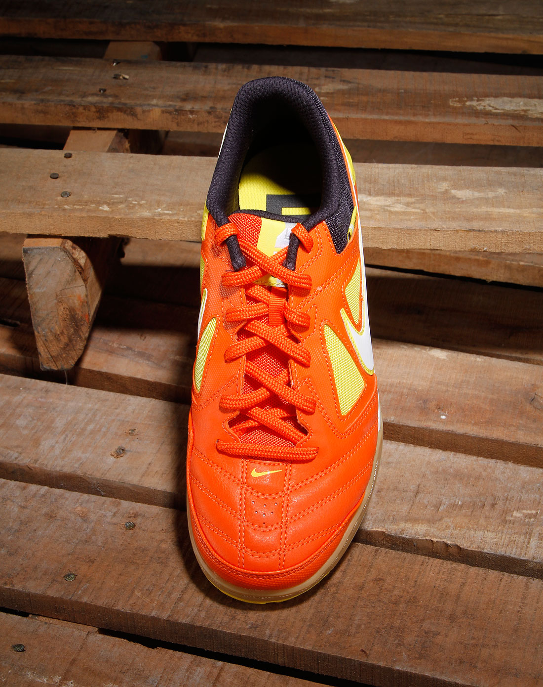 男款橙色nike5 gato运动鞋
