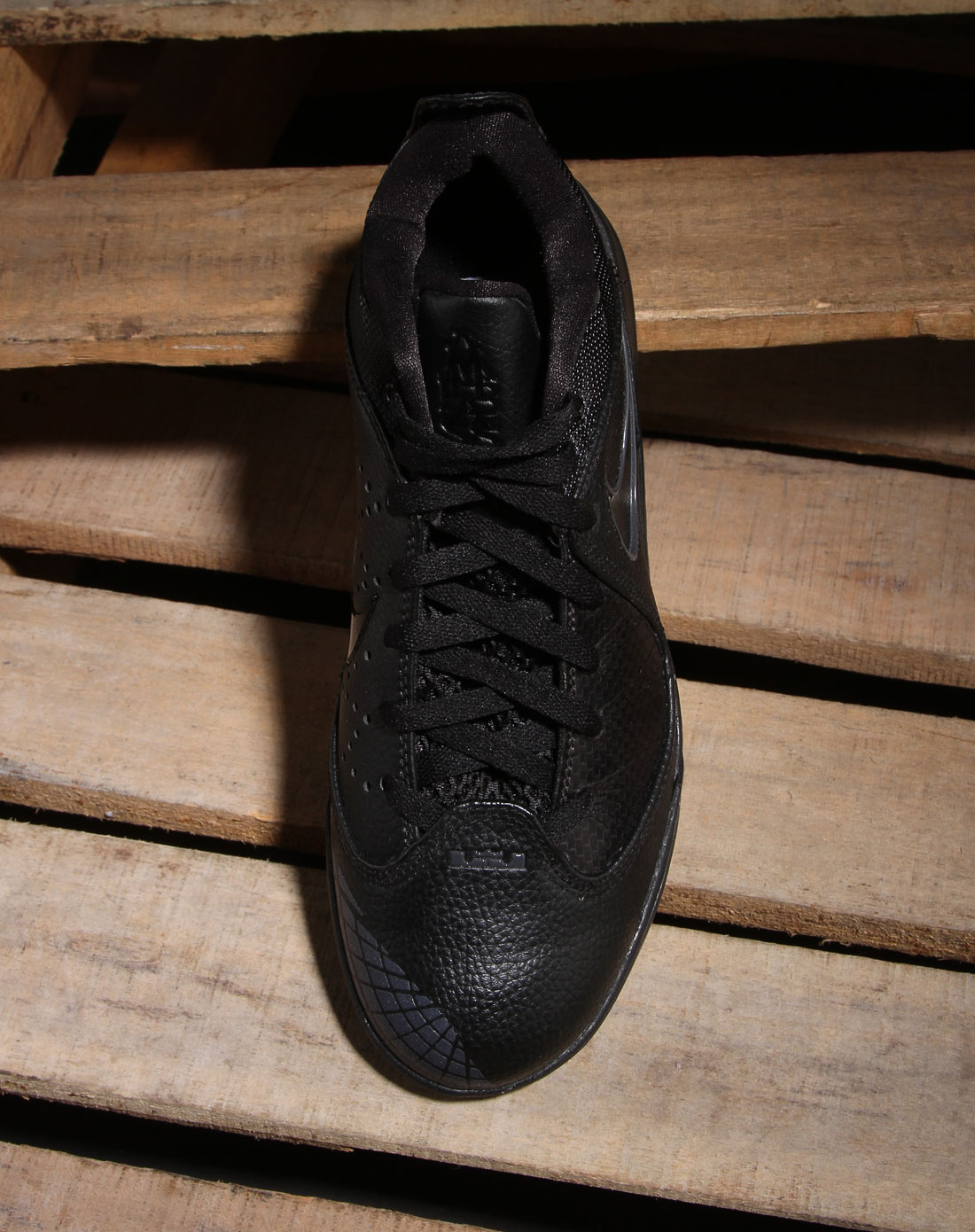 男款黑色时尚简约篮球鞋